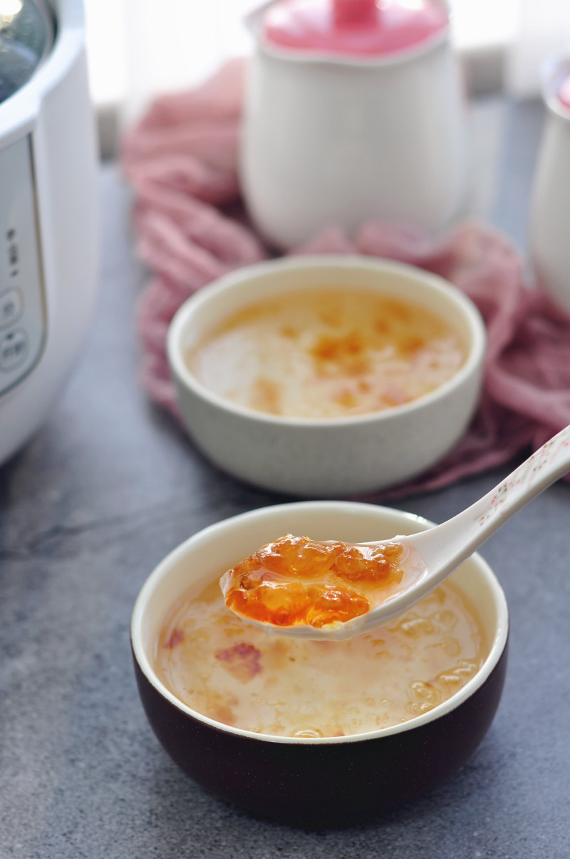 Peach Resin and Bird's Nest Sweet Soup