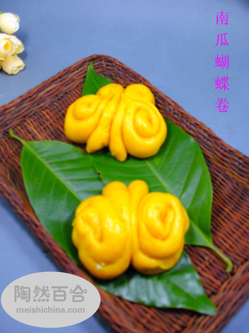 Falling in Love with Pumpkin: Pumpkin Butterfly Rolls