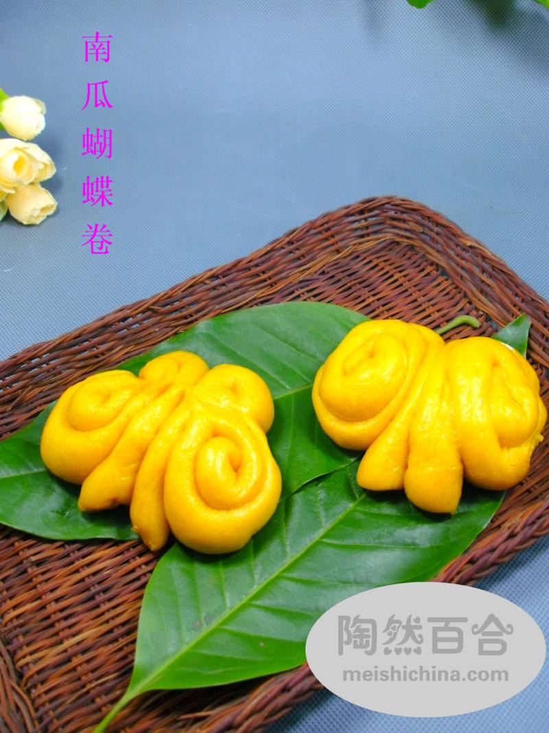 Falling in Love with Pumpkin: Pumpkin Butterfly Rolls