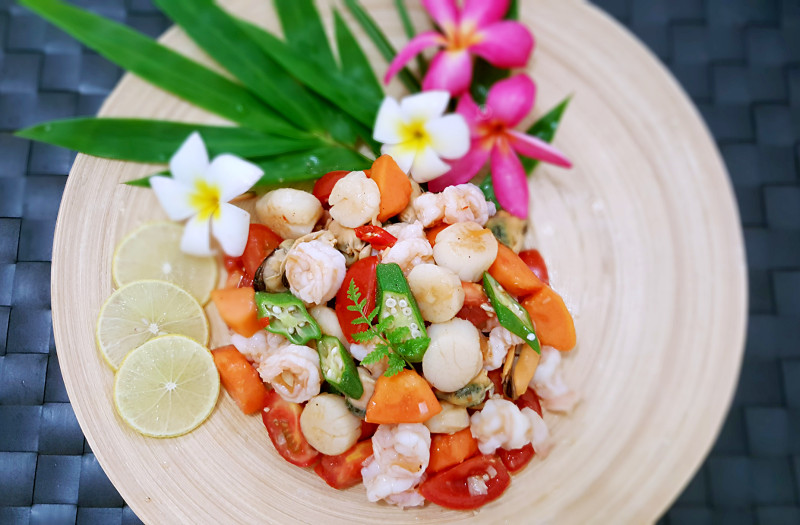 Southeast Asian Seafood Fruit Salad