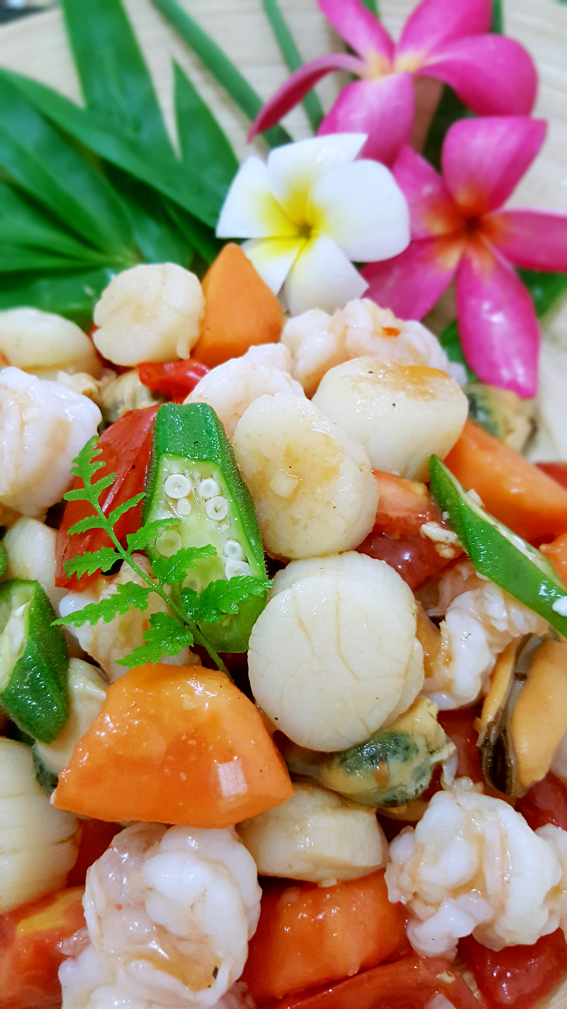 Steps for making Southeast Asian Seafood Fruit Salad