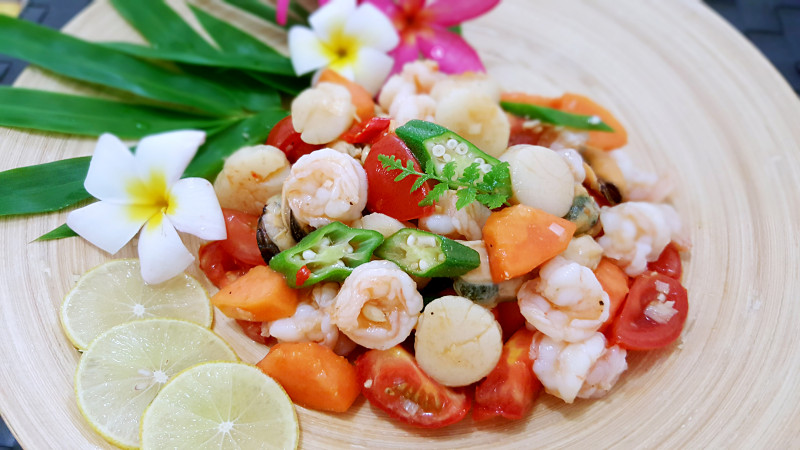 Southeast Asian Seafood Fruit Salad