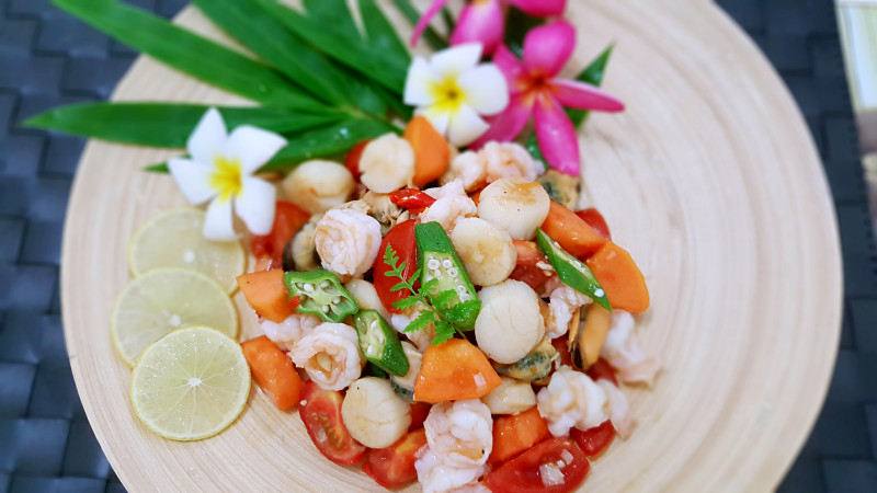 Southeast Asian Seafood Fruit Salad