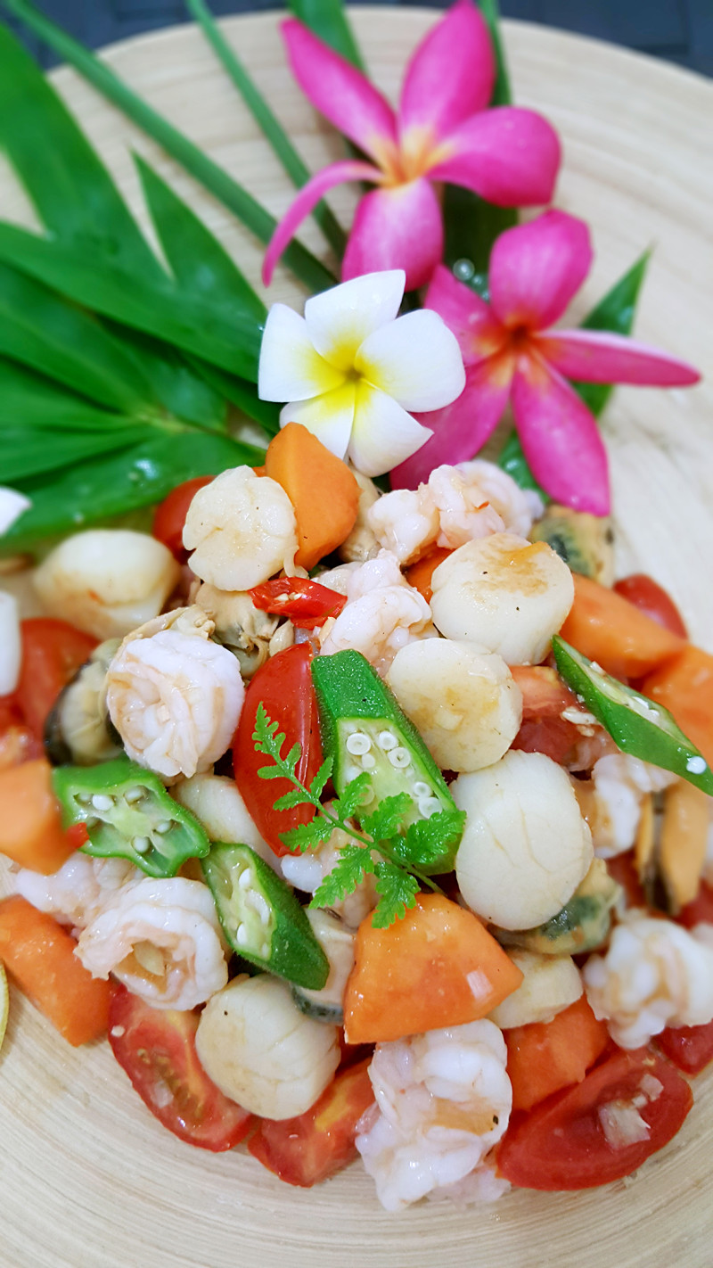 Southeast Asian Seafood Fruit Salad