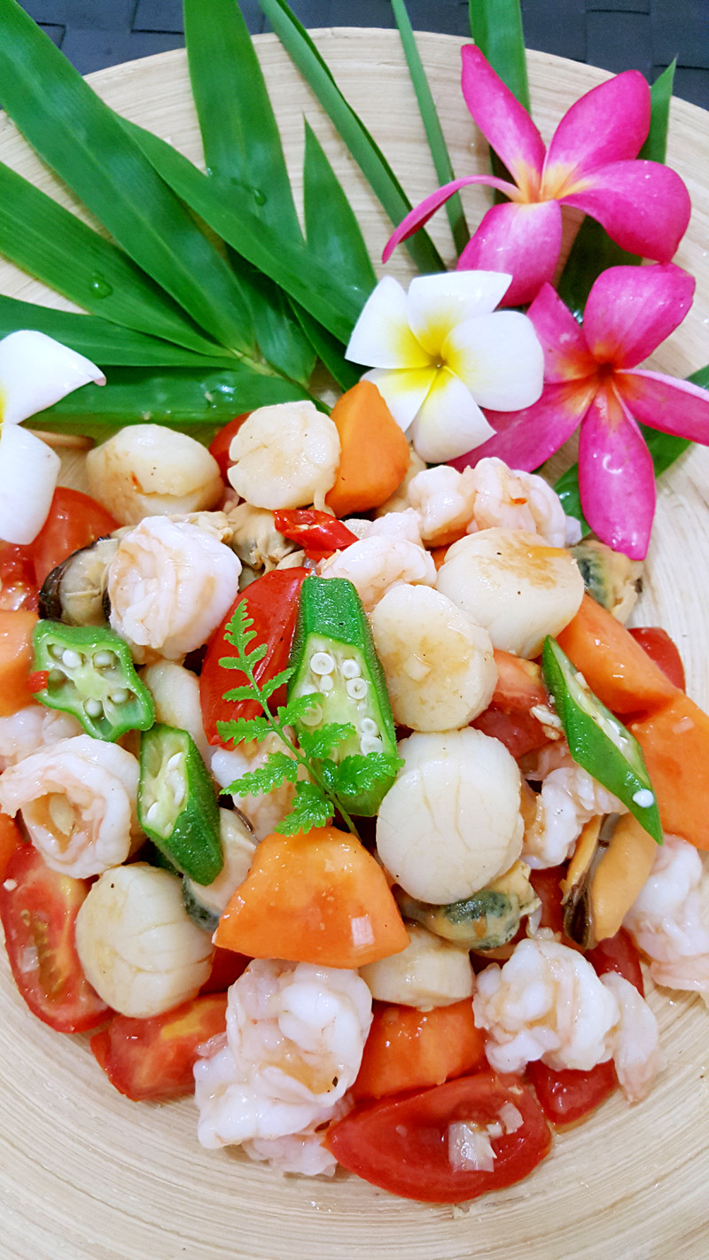 Steps for making Southeast Asian Seafood Fruit Salad