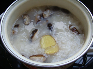 Steps for Making Shiitake Mushroom and Fish Congee