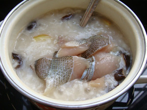 Steps for Making Shiitake Mushroom and Fish Congee