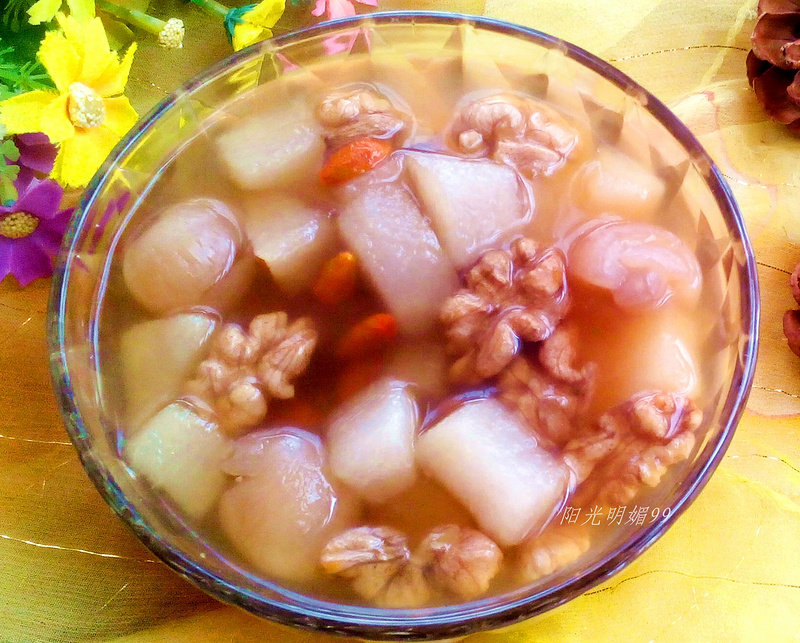 Red Pear and Longan Beauty Soup