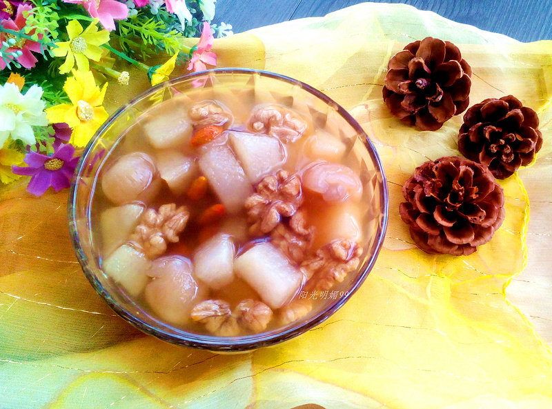 Steps to Make Red Pear and Longan Beauty Soup