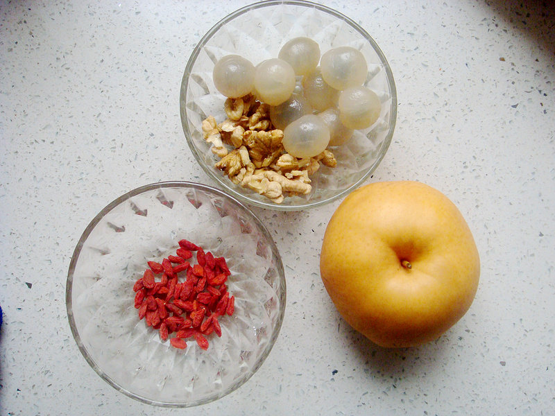 Steps to Make Red Pear and Longan Beauty Soup