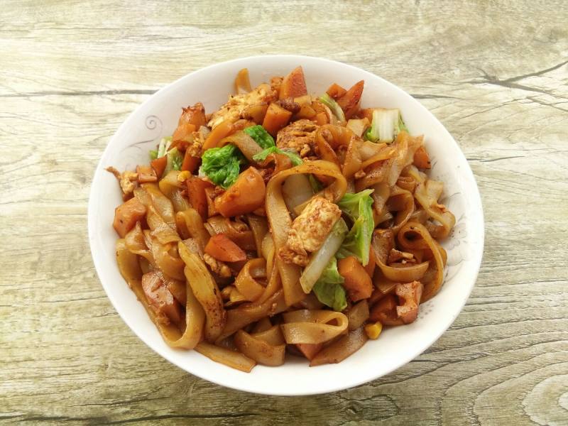 Steps to Cook Cabbage and Hot Dog Stir-Fried Rice Noodles