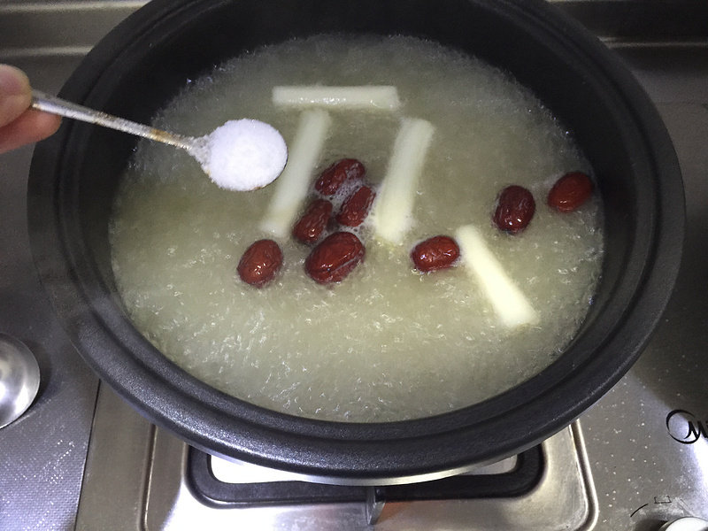 Steps for Making Mushroom Hot Pot with Thick Soup