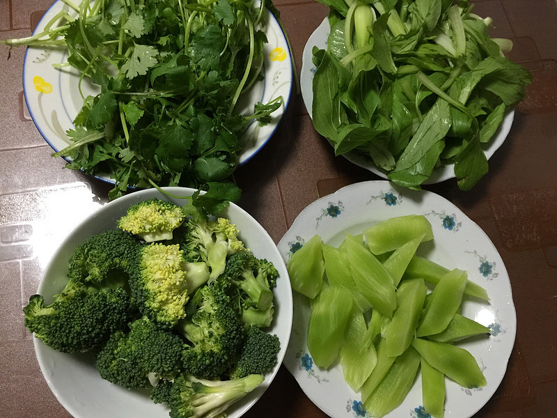 Steps for Making Mushroom Hot Pot with Thick Soup