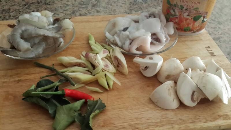 Steps to make Tom Yum Soup