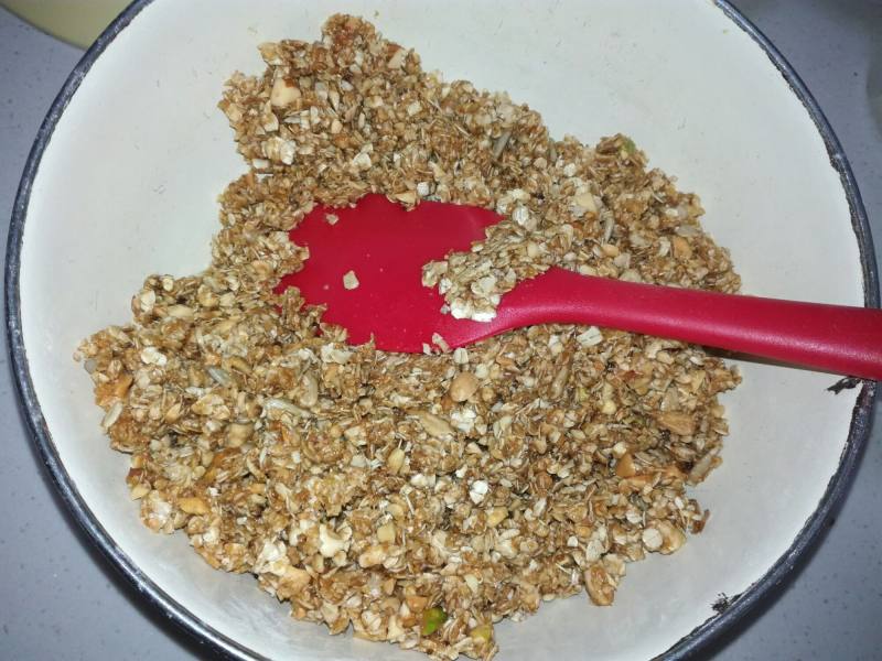 Steps for Making Nutty Oat Bars