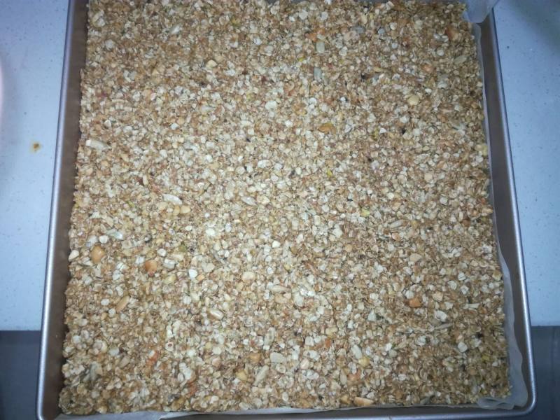 Steps for Making Nutty Oat Bars