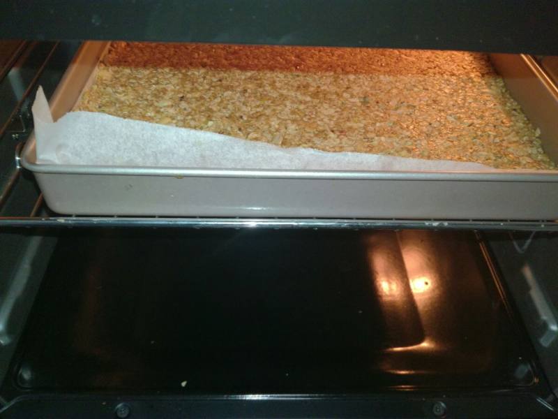 Steps for Making Nutty Oat Bars