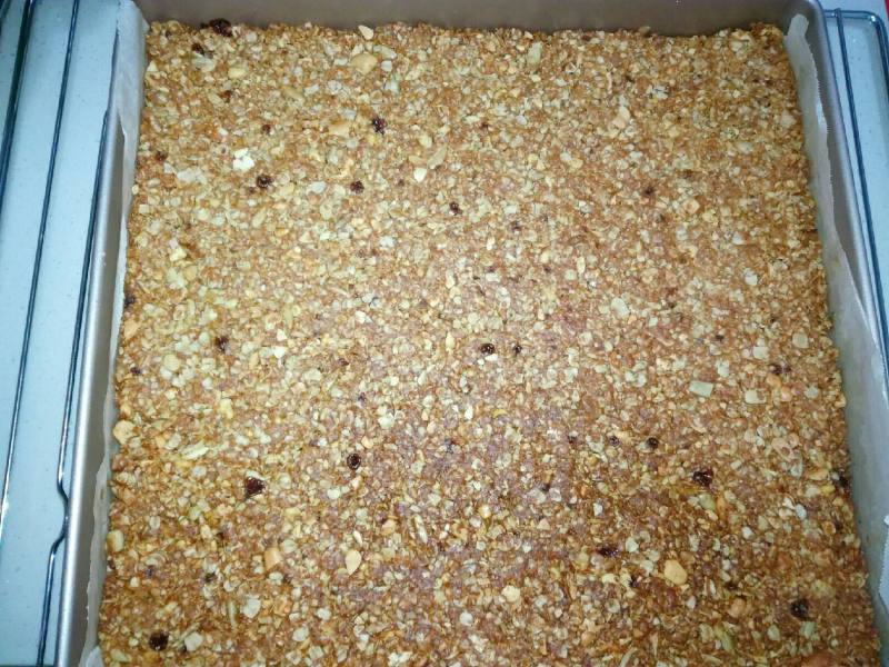 Steps for Making Nutty Oat Bars