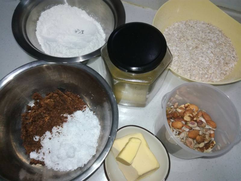 Steps for Making Nutty Oat Bars