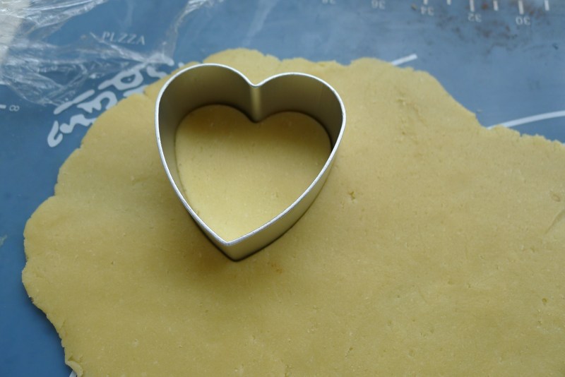 Steps for Making Three-color Double Heart Cookies