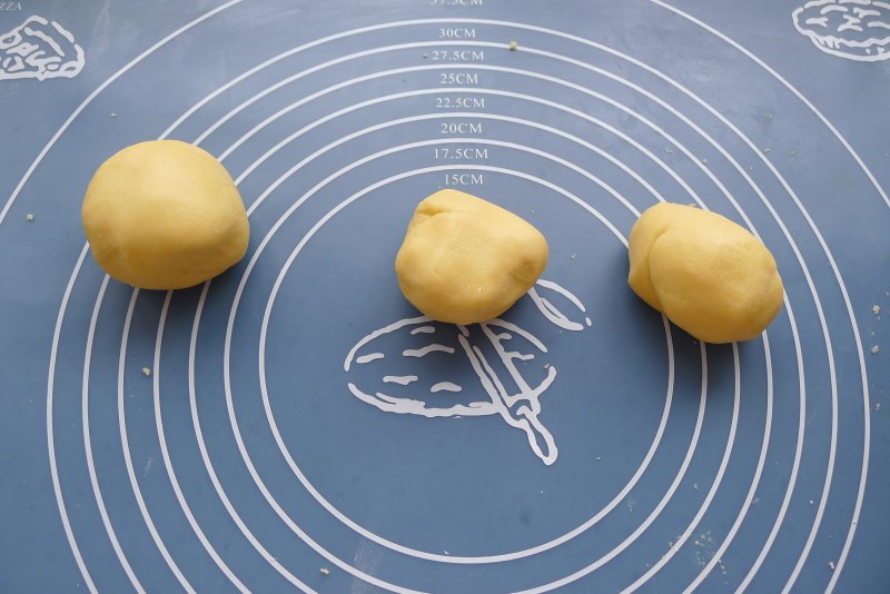 Steps for Making Three-color Double Heart Cookies