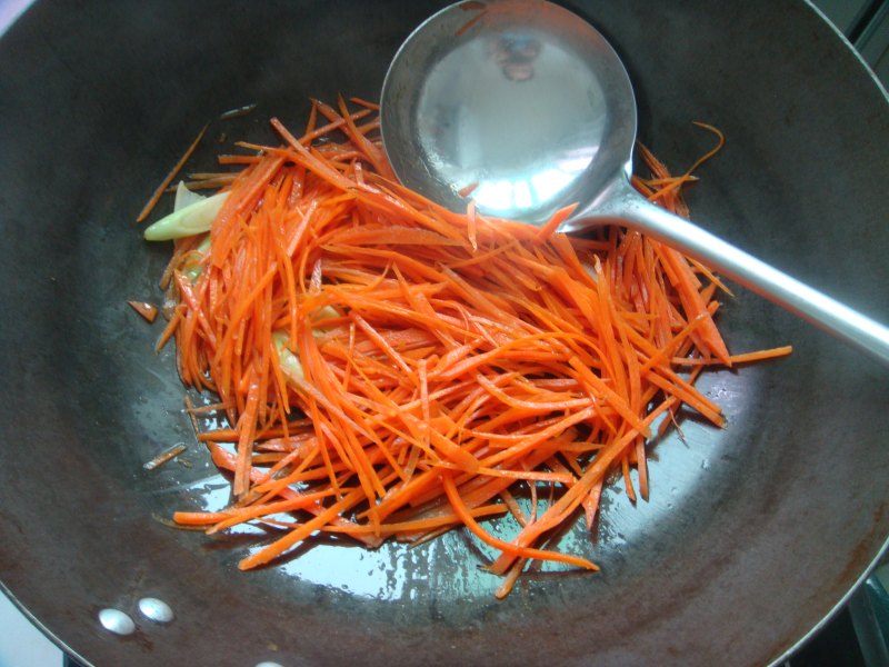 Step-by-Step Cooking Instructions for Stir-Fried Carrot Strips