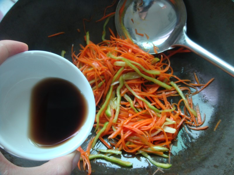 Step-by-Step Cooking Instructions for Stir-Fried Carrot Strips